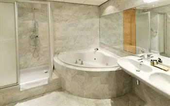 Crown Inn Eindhoven 3*,