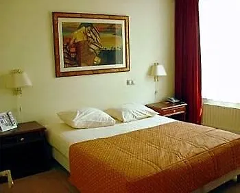 Crown Inn Eindhoven 3*,